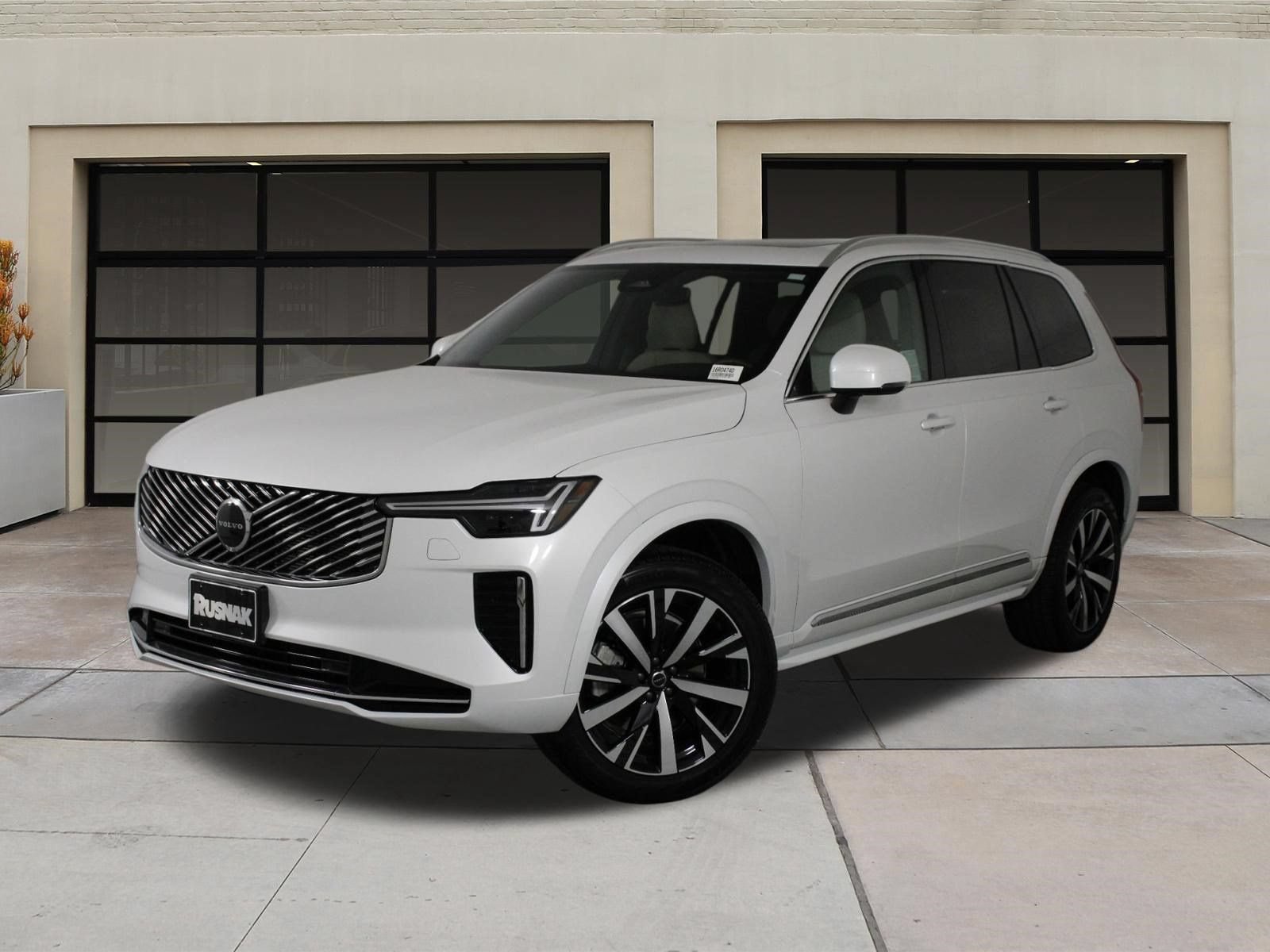 Certified 2026 Volvo XC90 B5 Core AWD/4WD image 3
