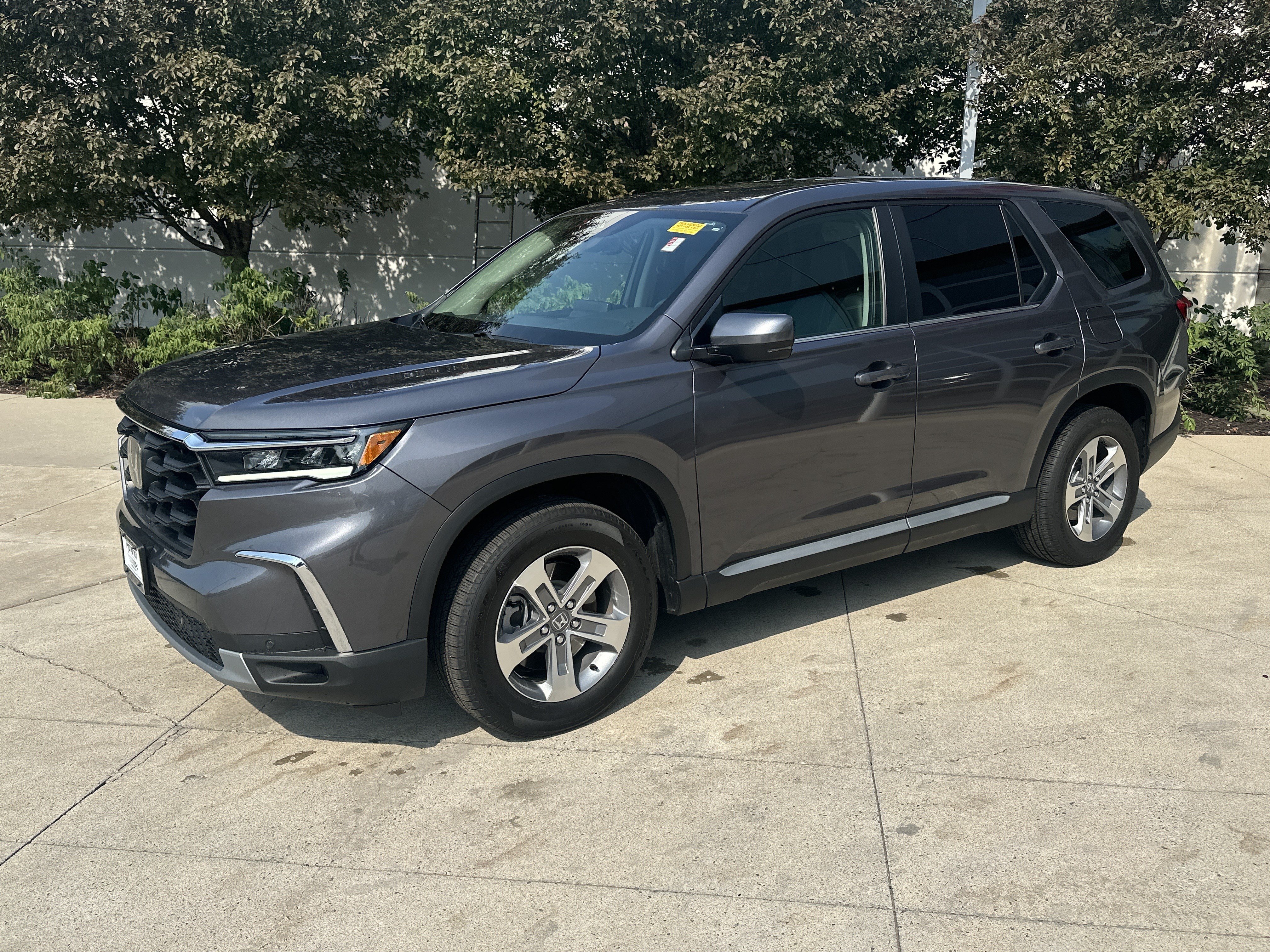 Used 2025 Honda Pilot EX-L image 3