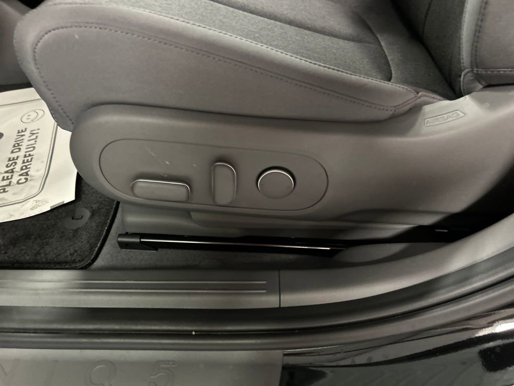 Used 2025 Hyundai Ioniq 5 SE image 11