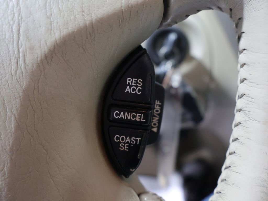 Used 2004 Toyota Avalon XLS image 31