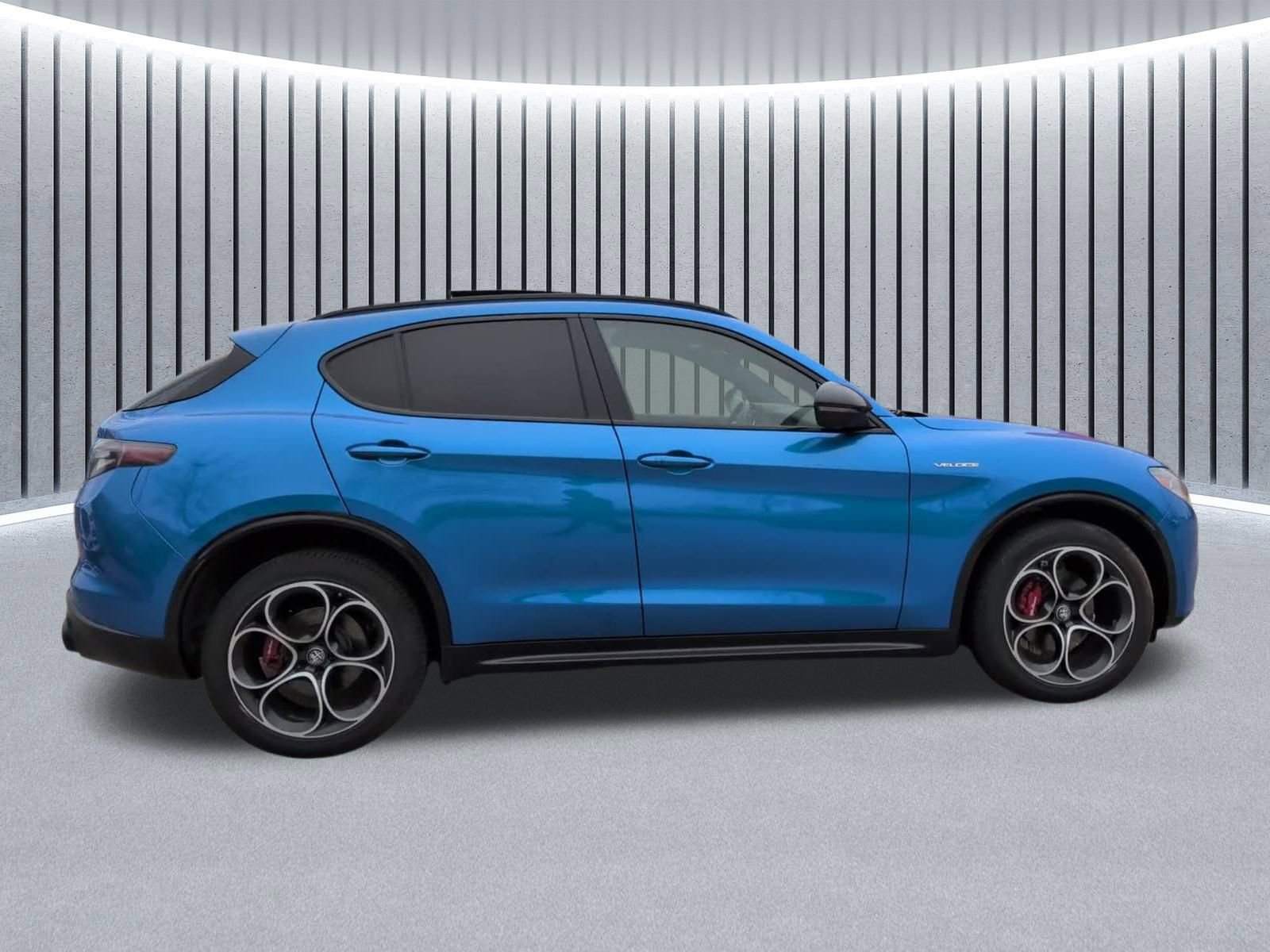 Used 2024 Alfa Romeo Stelvio Veloce AWD/4WD image 5