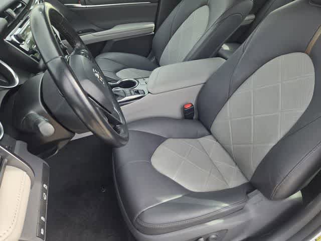 Used 2019 Toyota Camry XLE FWD image 11