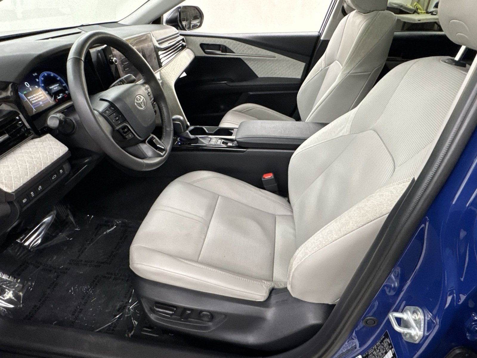 Used 2026 Toyota Camry XLE AWD/4WD image 16