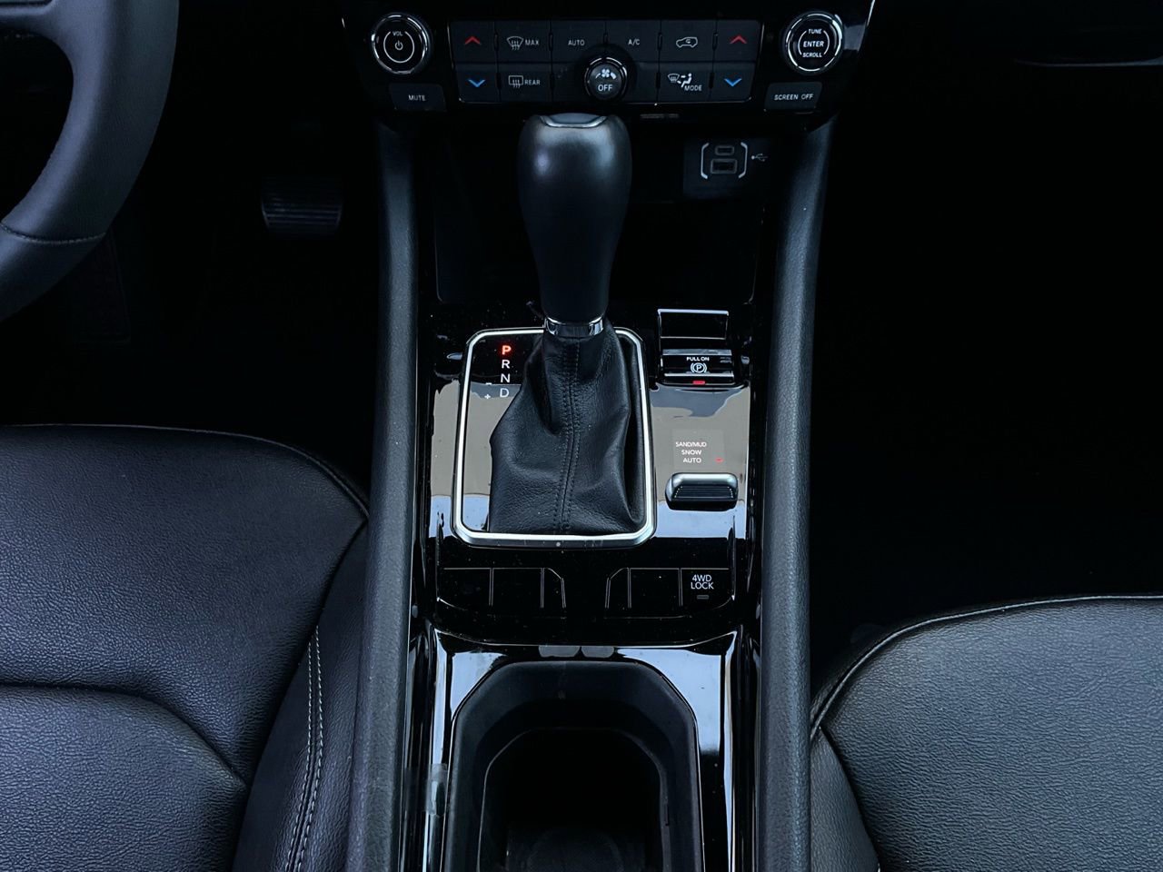 Used 2025 Jeep Compass Limited image 15