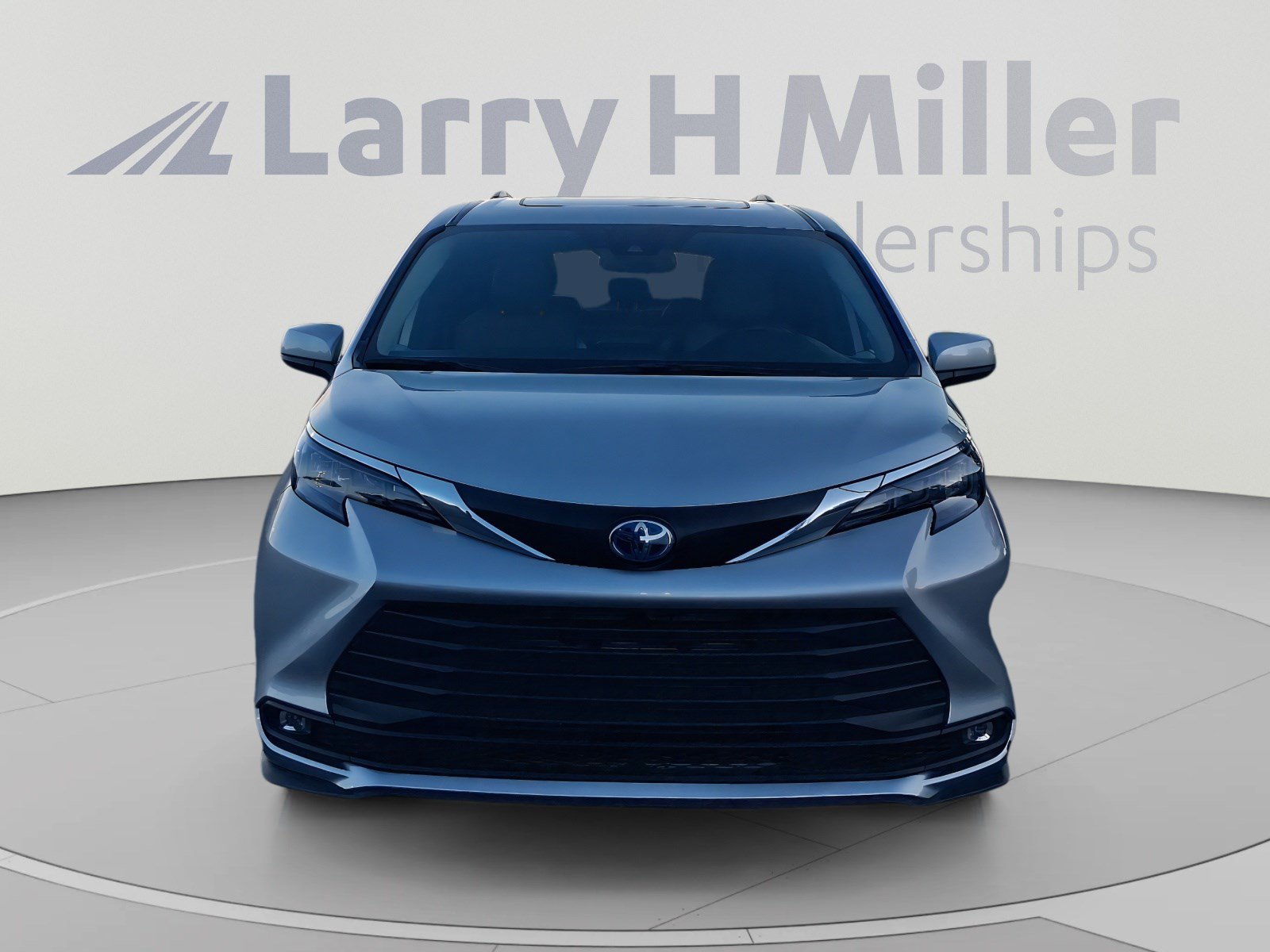 Used 2025 Toyota Sienna XLE FWD image 8