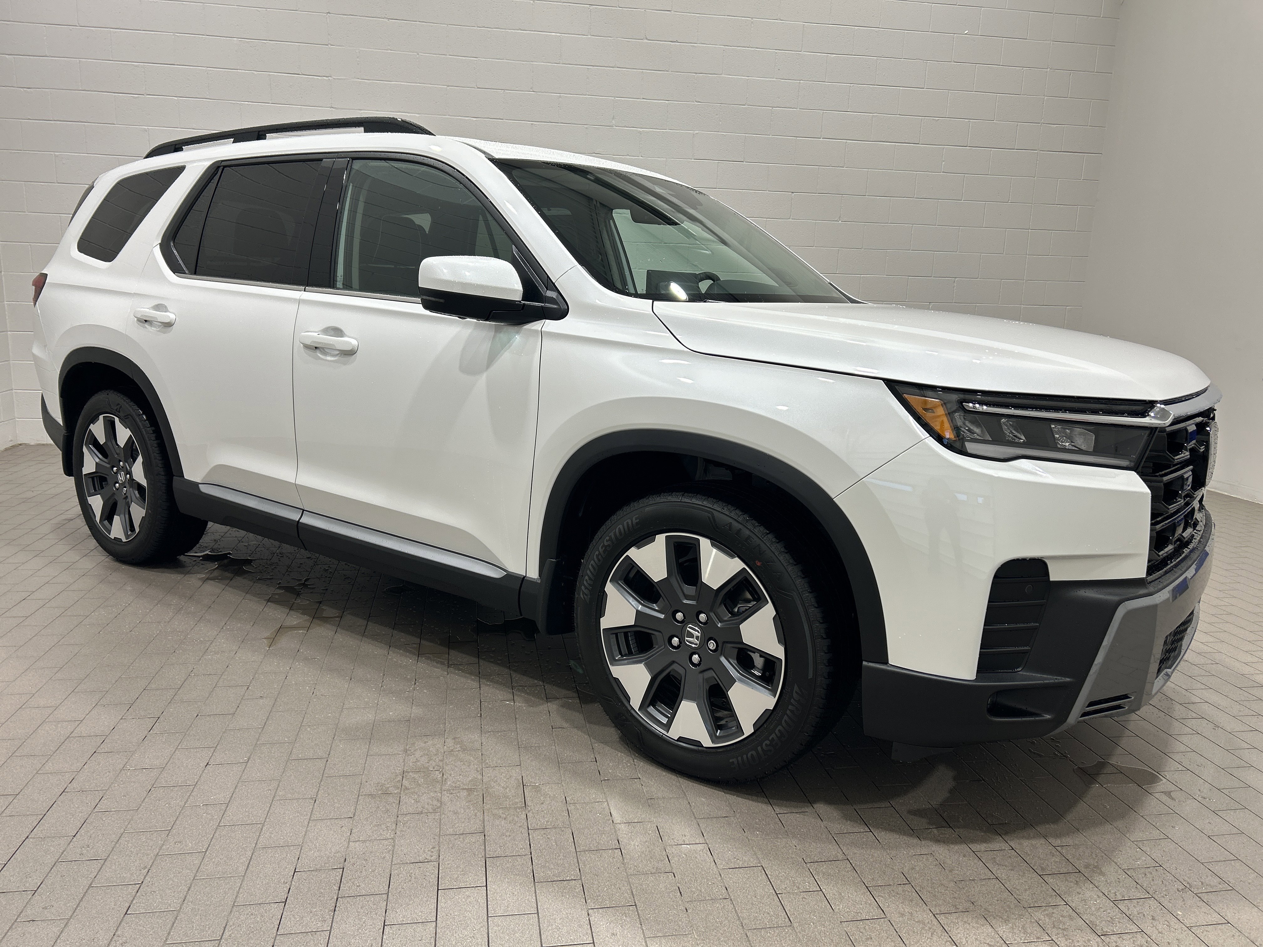 Used 2026 Honda Pilot Elite image 2