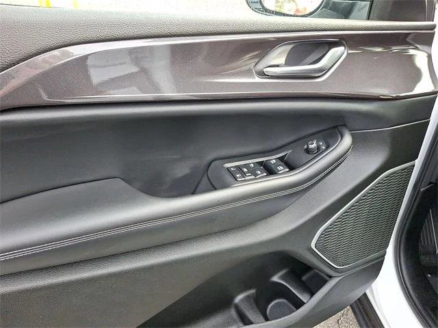 Certified 2022 Jeep Grand Cherokee Altitude image 10