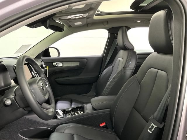 New 2026 Volvo XC40 B5 Plus w/ Protection Package Premier AWD/4WD image 32