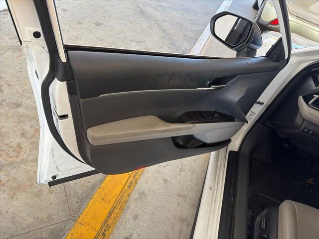 Used 2023 Toyota Camry SE image 6