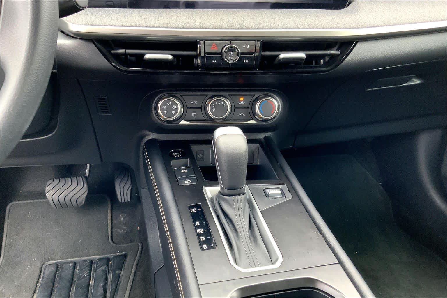 Used 2025 Nissan Kicks SV AWD/4WD image 63