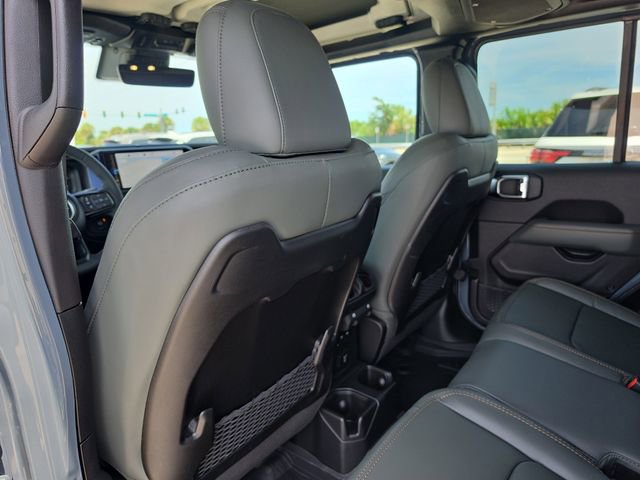 Used 2025 Jeep Gladiator Mojave AWD/4WD image 8