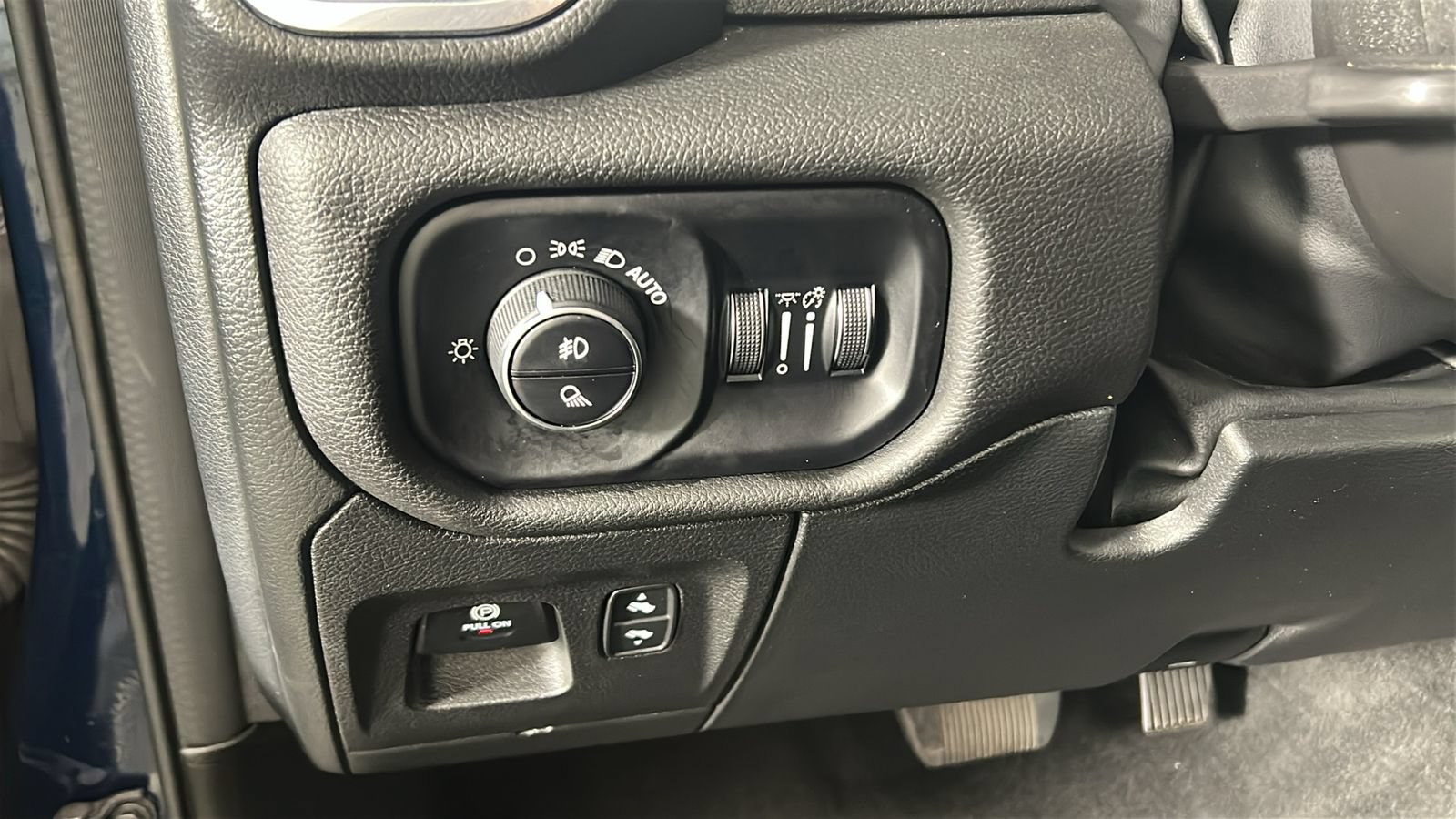Used 2024 RAM 1500 Laramie AWD/4WD image 24