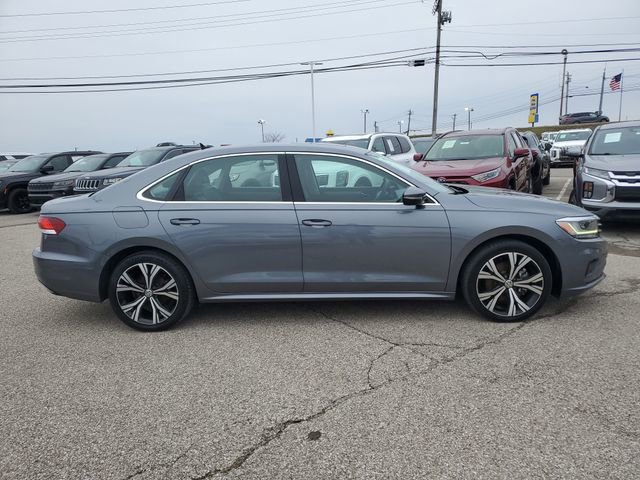 Used 2022 Volkswagen Passat 2.0T SE image 3