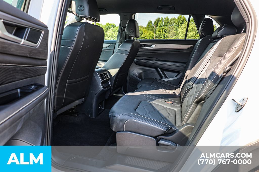 Used 2025 Volkswagen Atlas Cross Sport SE FWD image 18