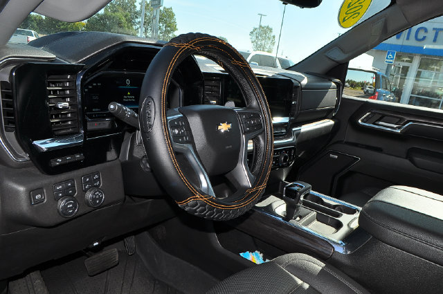 Used 2023 Chevrolet Silverado 1500 LTZ w/ Technology Package AWD/4WD image 9