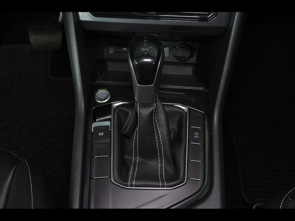 Used 2023 Volkswagen Tiguan SE w/ Panoramic Sunroof Package FWD image 28