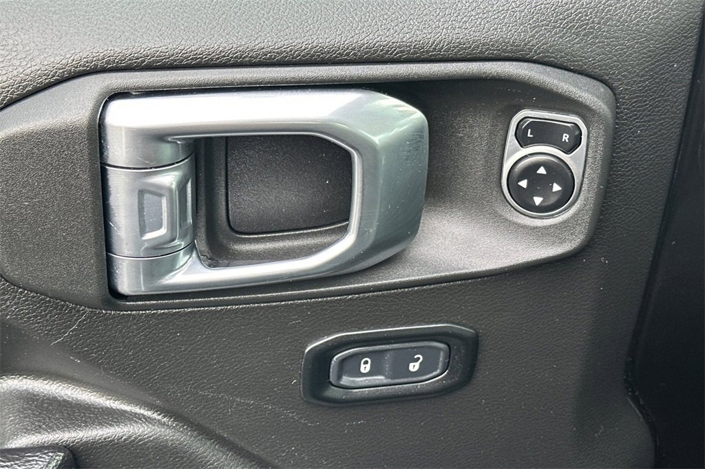 Used 2024 Jeep Wrangler Unlimited image 14