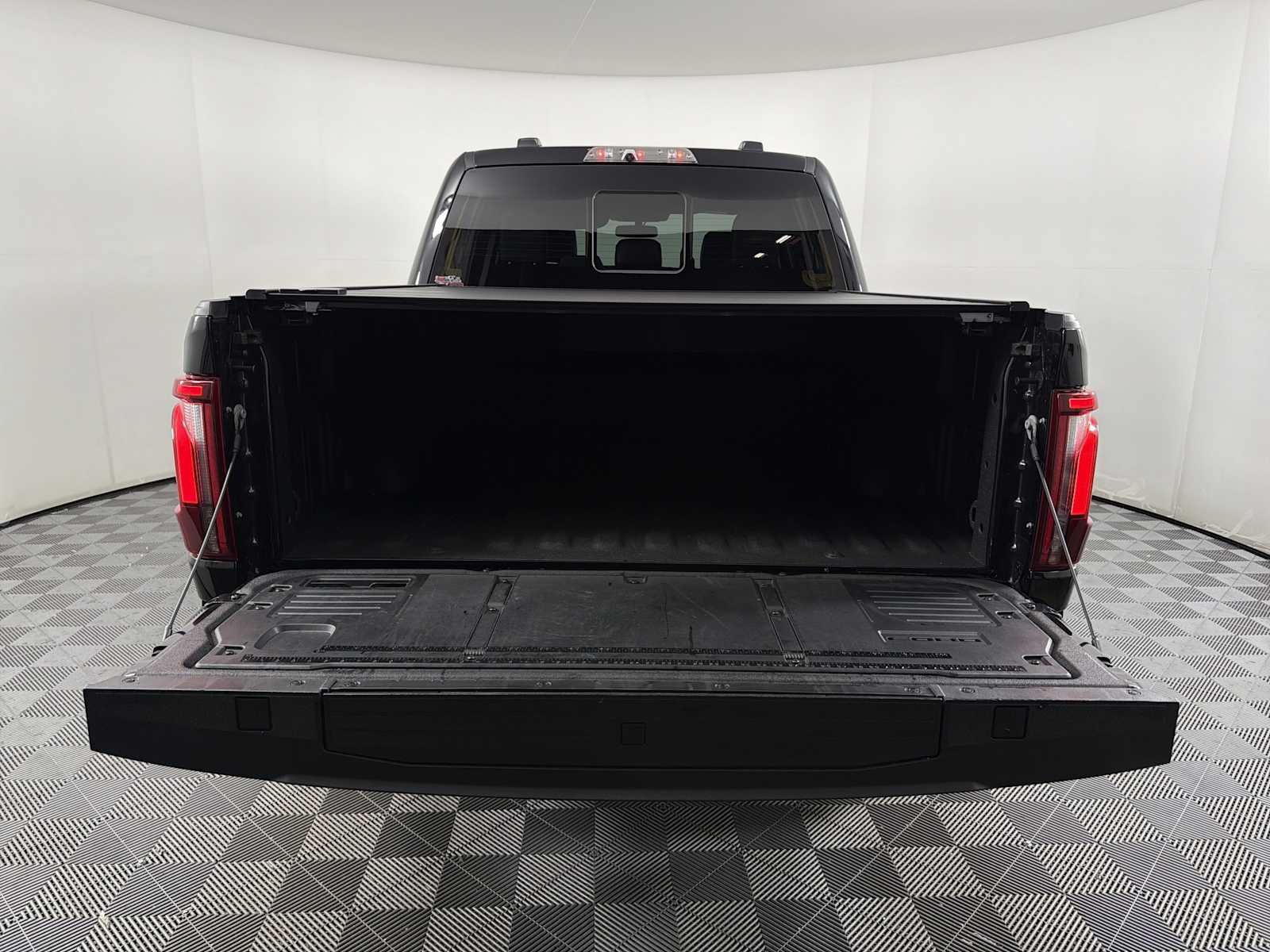 Used 2025 Ford F150 Raptor w/ Equipment Group 803A Raptor R AWD/4WD image 16