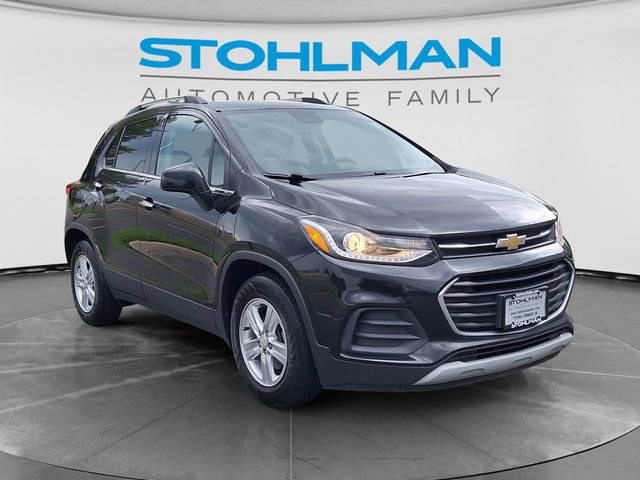 Used 2020 Chevrolet Trax LT w/ Sun & Sound Package FWD image 3