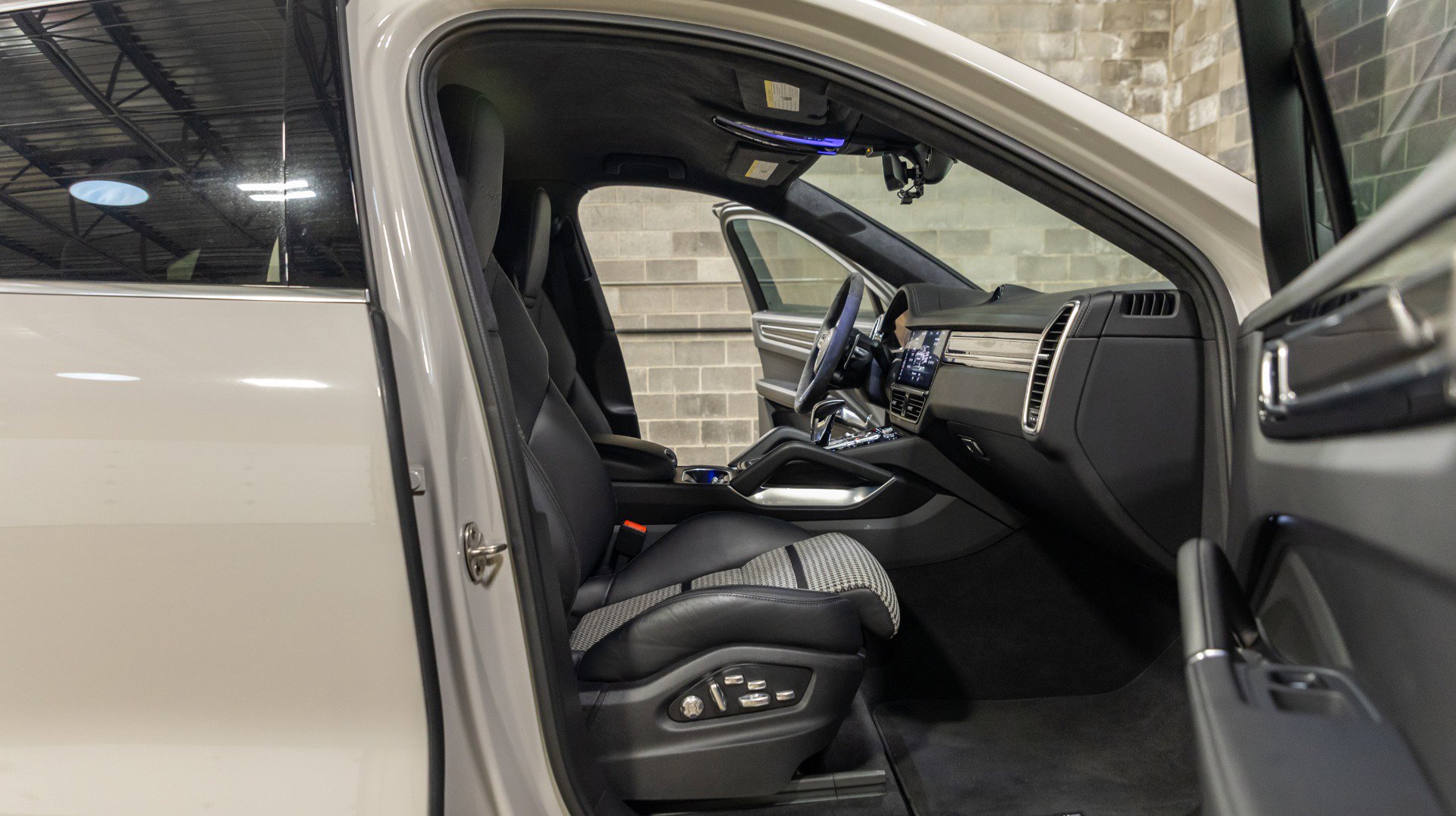 Used 2021 Porsche Cayenne Turbo S image 54