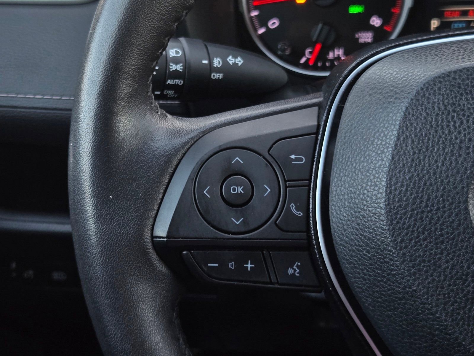 Used 2021 Toyota RAV4 XLE w/ XLE Grade Weather Package image 20