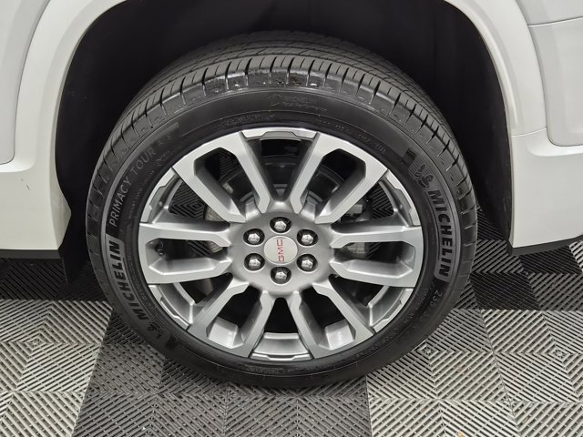 Used 2023 GMC Acadia Denali w/ Denali Technology Package image 3