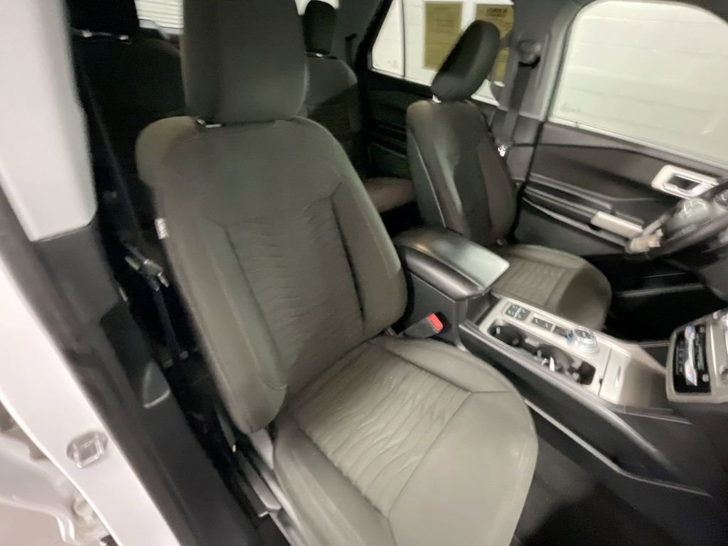 Used 2020 Ford Explorer XLT image 25