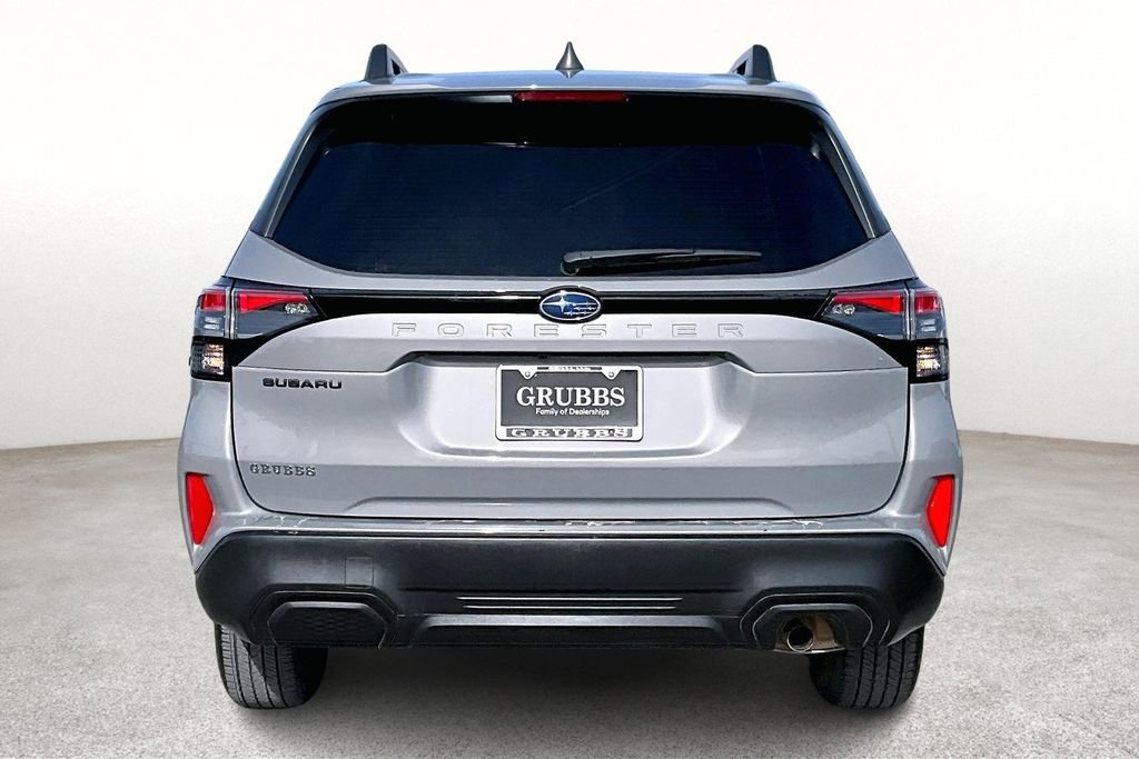 Used 2025 Subaru Forester Premium image 6