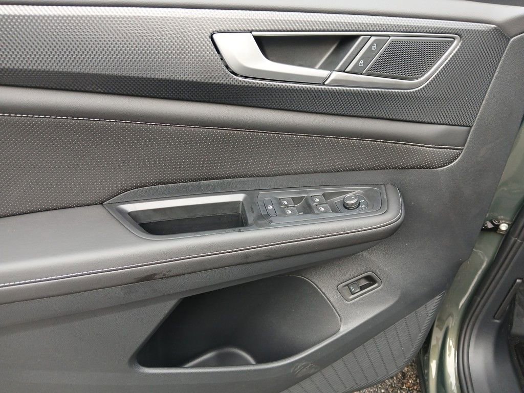 New 2025 Volkswagen Atlas Cross Sport SEL image 11