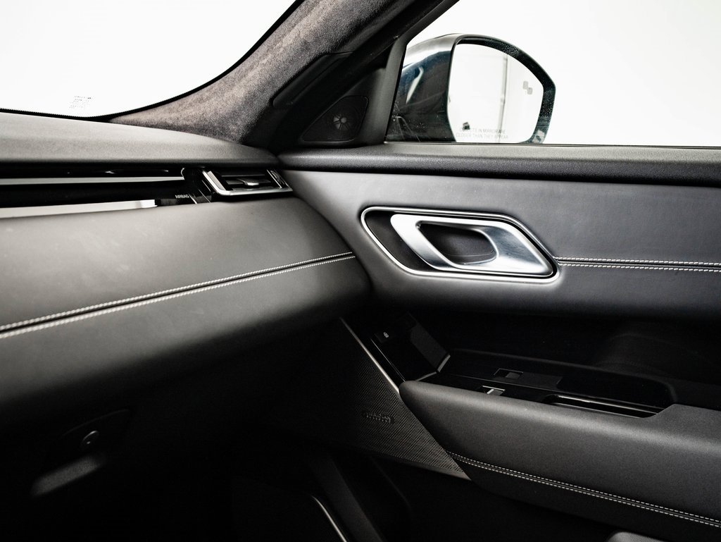 Used 2022 Land Rover Range Rover Velar R-Dynamic S image 40