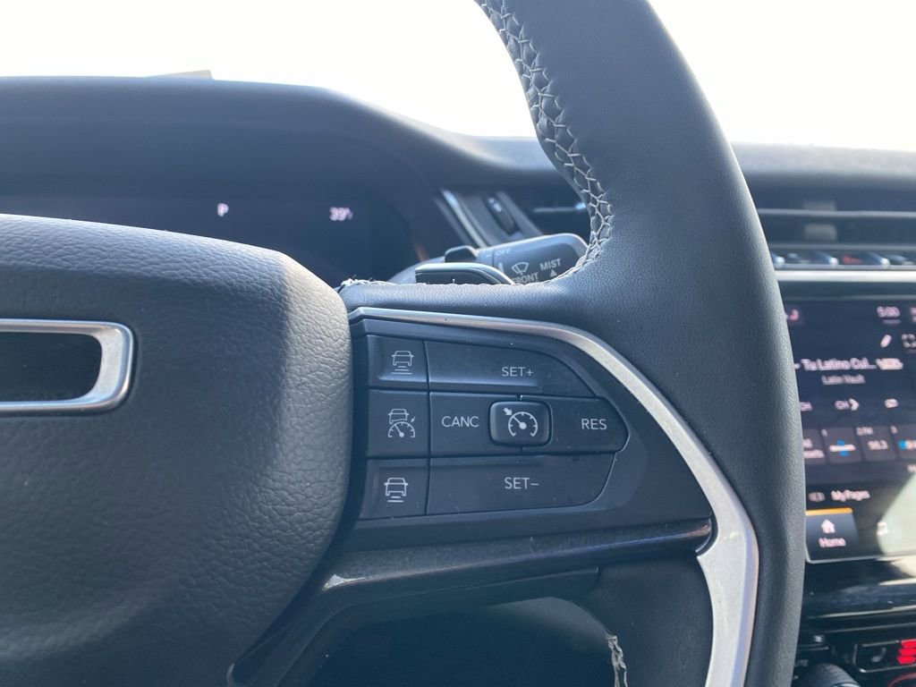 Used 2023 Jeep Grand Cherokee L Laredo image 9