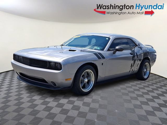 Used 2014 Dodge Challenger SXT RWD image 3