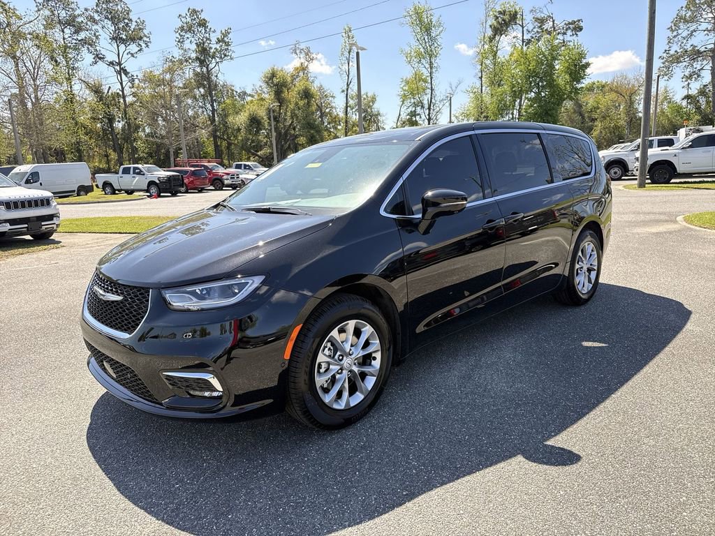 New 2026 Chrysler Pacifica Limited w/ Trailer Tow Group FWD image 7