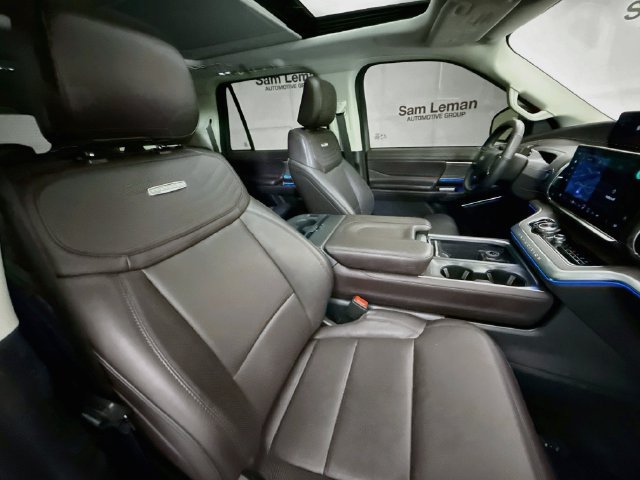 Used 2025 Ford Expedition Max Platinum w/ Platinum Ultimate Package AWD/4WD image 31