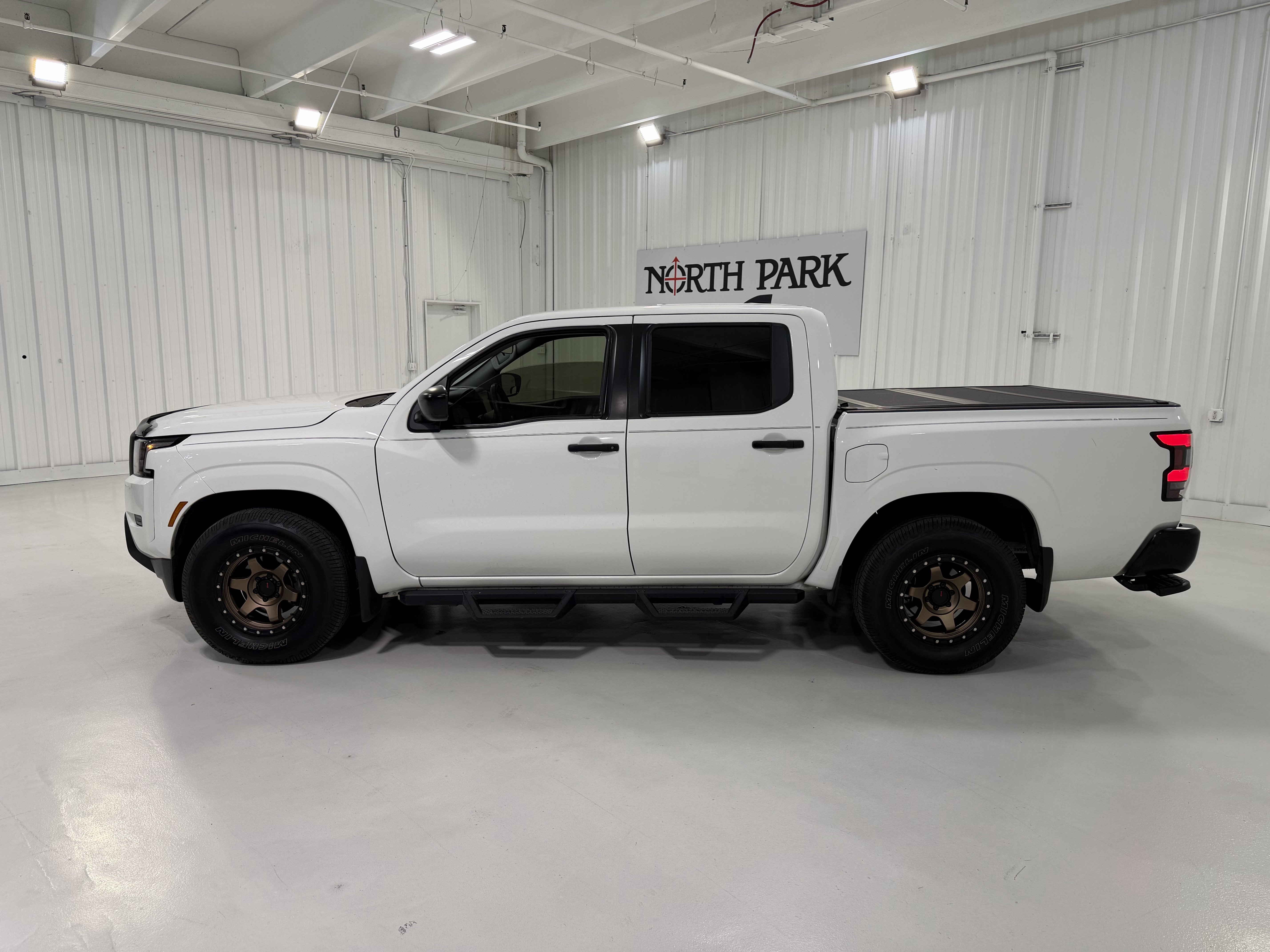 Used 2022 Nissan Frontier S w/ Technology Package RWD image 2