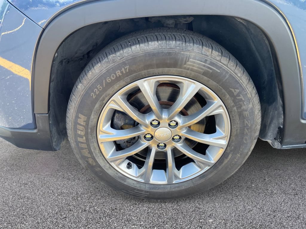 Used 2019 Jeep Cherokee Latitude w/ Popular Appearance Group FWD image 12