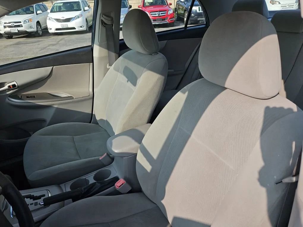 Used 2013 Toyota Corolla LE FWD image 19