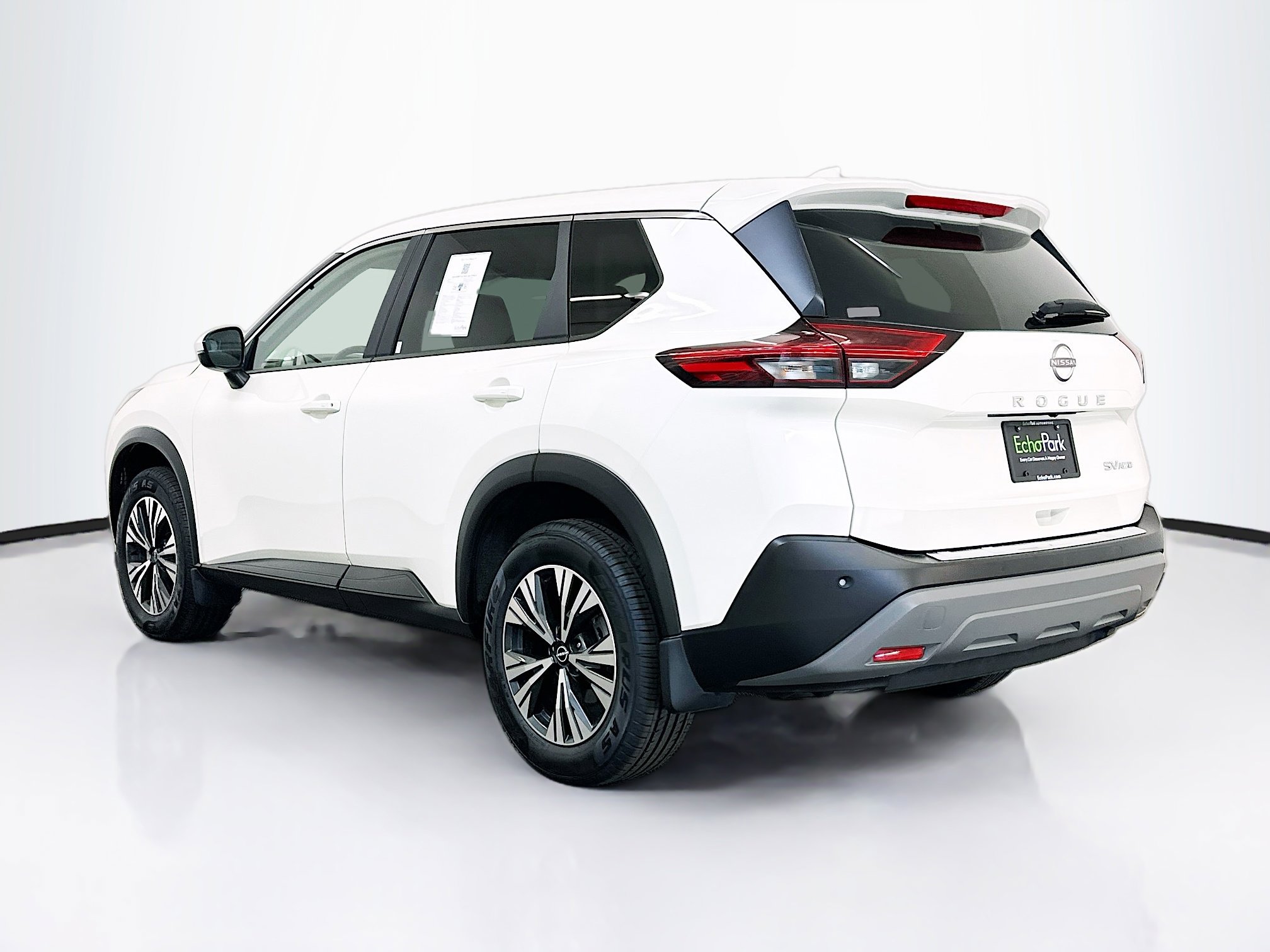 Used 2023 Nissan Rogue SV image 5