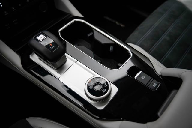 Used 2025 Mitsubishi Outlander SE image 32