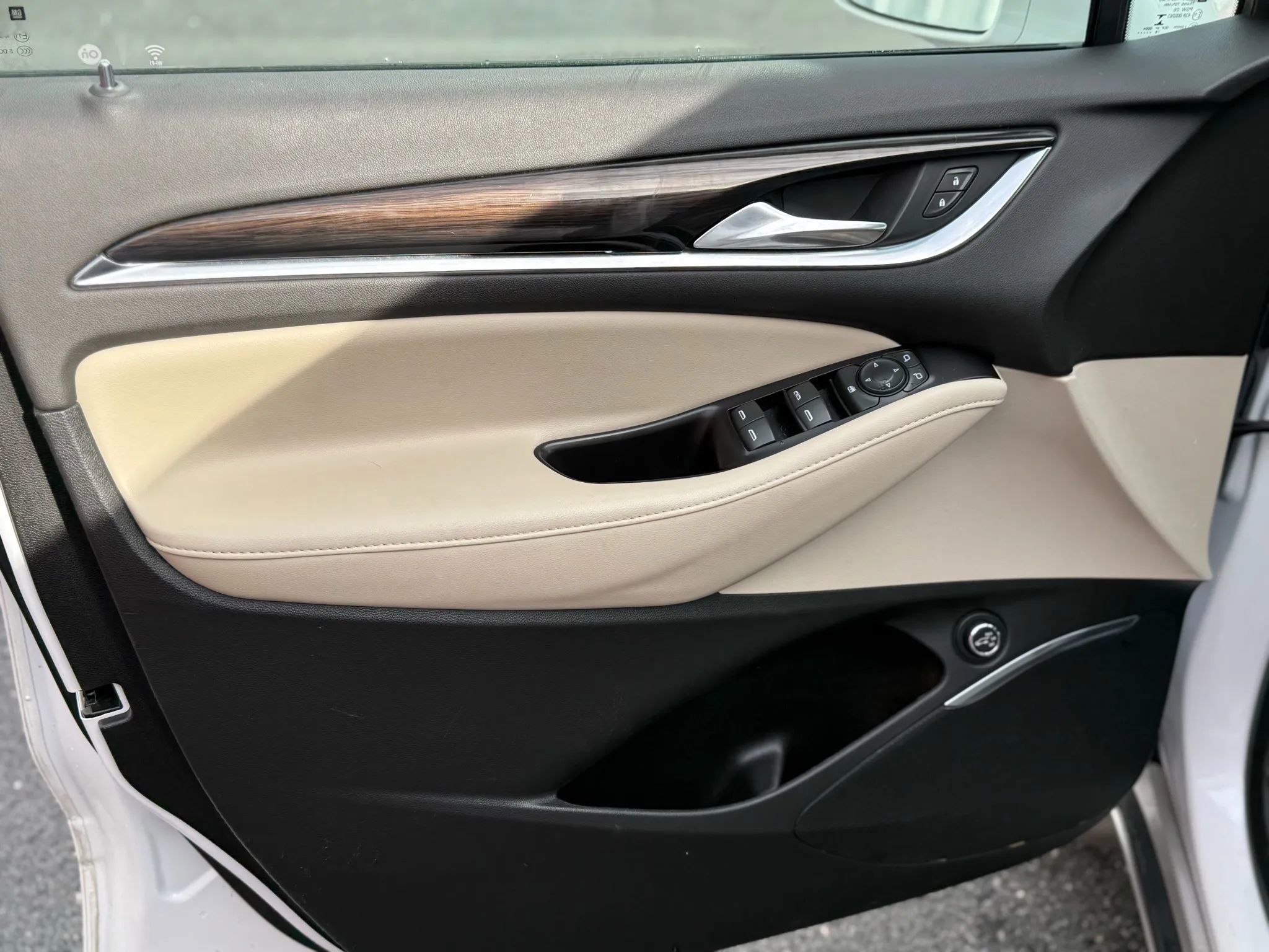 Used 2019 Buick Enclave Essence image 9