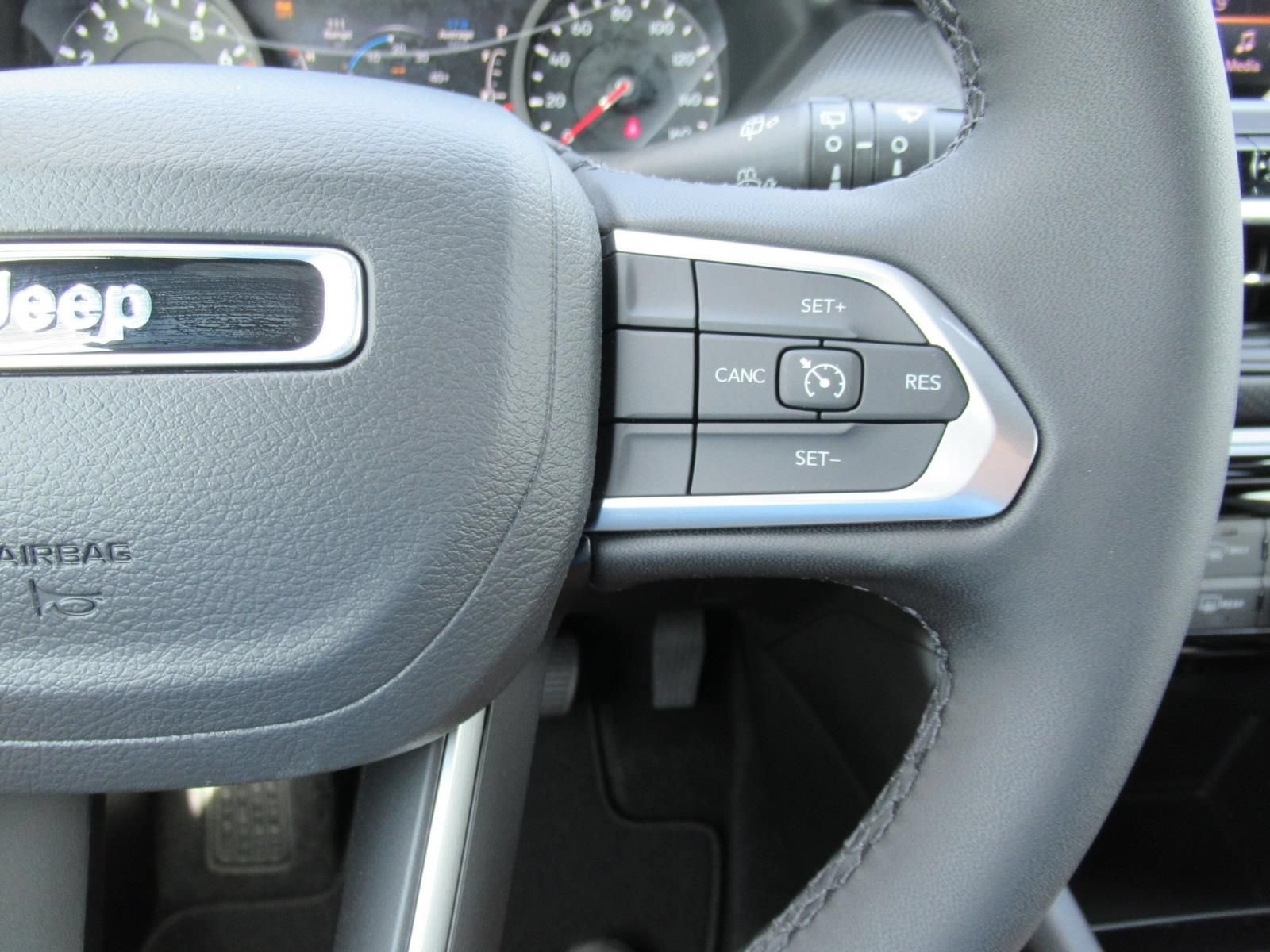 New 2026 Jeep Compass Latitude AWD/4WD image 25