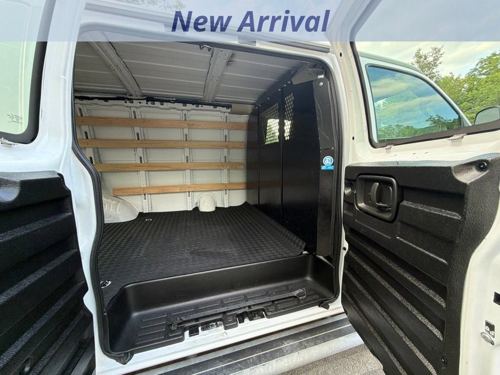 Used 2025 Chevrolet Express 2500 w/ Driver Convenience Package RWD image 4