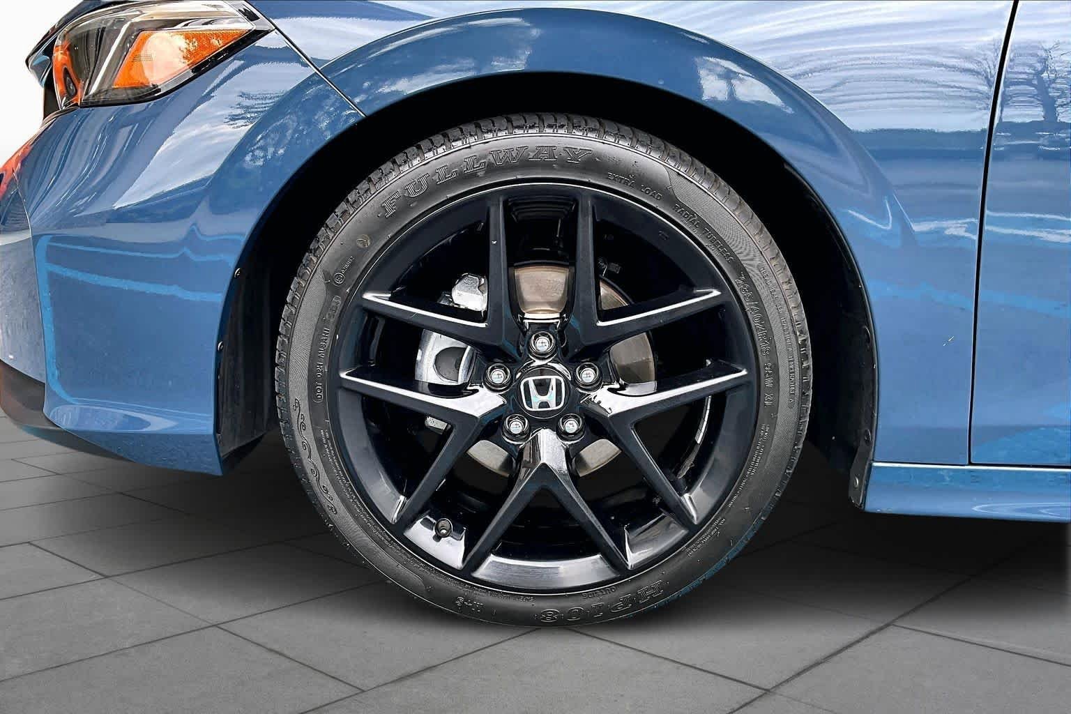 Used 2025 Honda Civic Sport image 11
