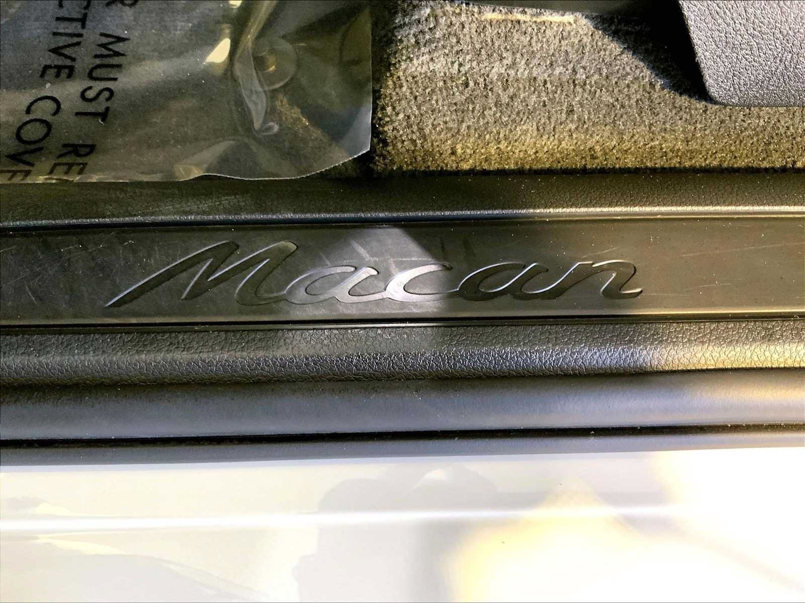 Certified 2024 Porsche Macan AWD/4WD image 19