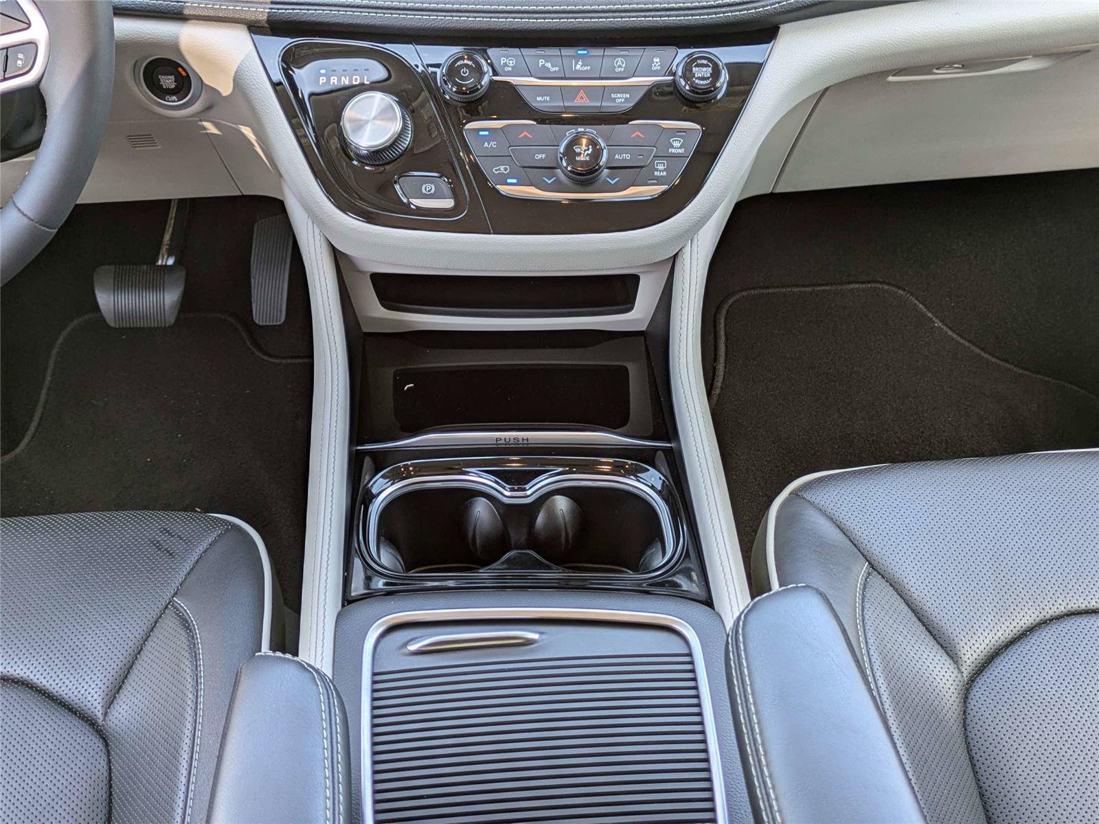 Certified 2023 Chrysler Pacifica Limited FWD image 23