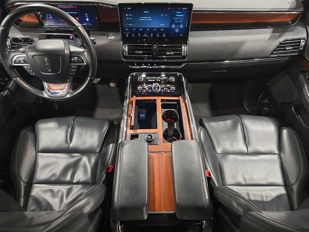 Used 2024 Lincoln Navigator Premiere image 9