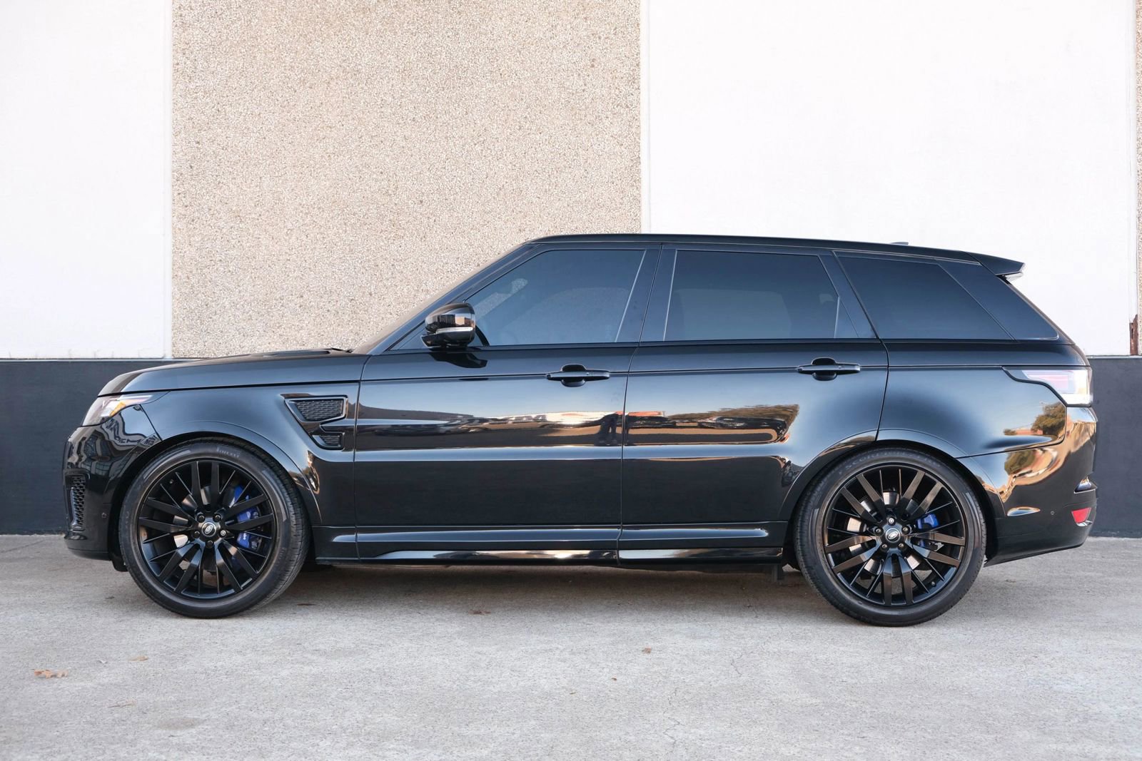 Used 2017 Land Rover Range Rover Sport SVR image 6