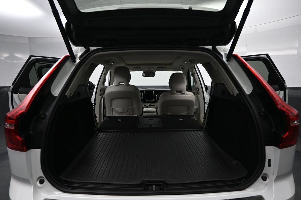 Used 2024 Volvo XC60 B5 Core w/ Protection Package Premier AWD/4WD image 16