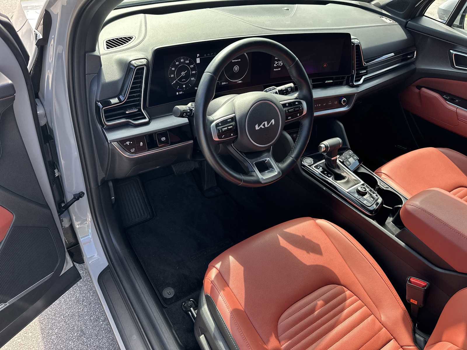 Used 2025 Kia Sportage SX image 8