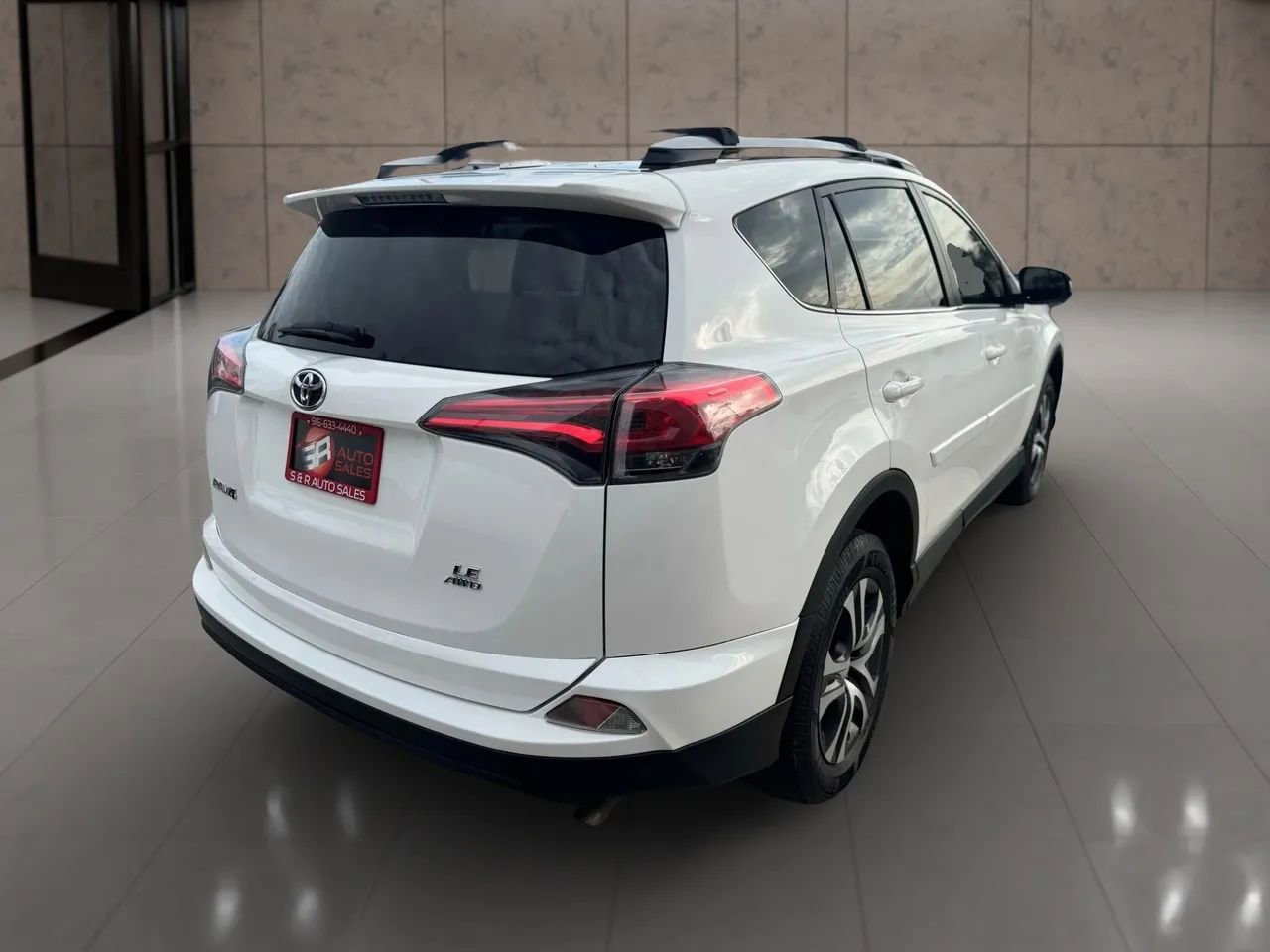 Used 2017 Toyota RAV4 LE w/ Carpet Mat Package image 5